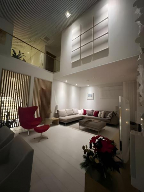 Luxury Riverside Villa, near city centre